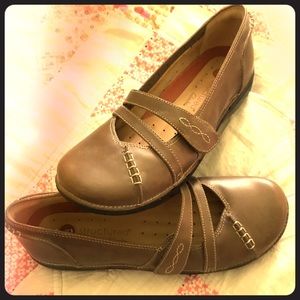 Women’s Clark’s Mary Jane Style Shoe Sz 8 Taupe